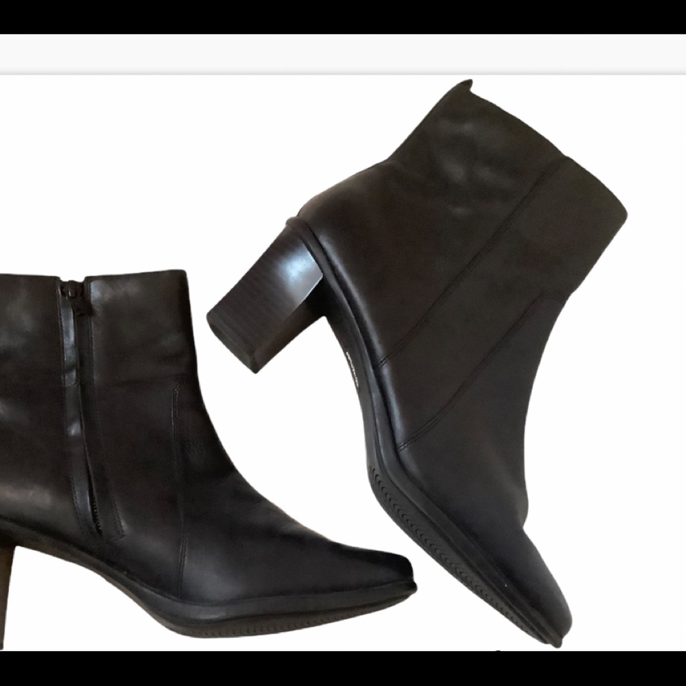 Croft and barrow women’s Alayna black leather block heel zip booties size 10